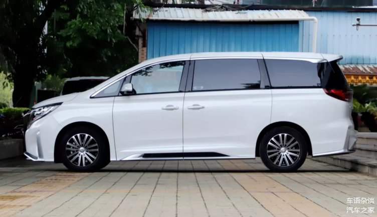 20万元级MPV 荣威iMAX8 VS 广汽传祺M8强强相遇谁更胜一筹?(图4) 20万元级MPV 荣威iMAX8 VS 广汽传祺M8强强相遇谁更胜一筹?(图4)